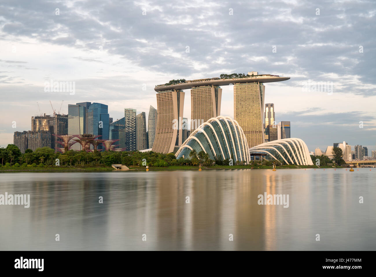 Singapore business district skyline con sunrise nel mattino di Marina Bay, Singapore. Foto Stock