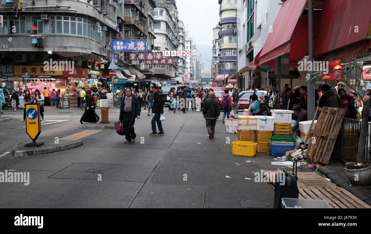 Vista pedonale di Apliu Street in Sham Shui Po Mercato delle Pulci getting impostare Hong Kong Foto Stock