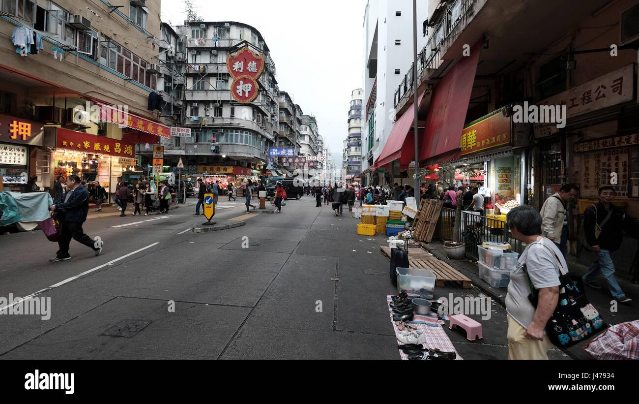 I fornitori Impostazione sulla strada per la notte su Apliu Street in Sham Shui Po Kowloon Hong Kong Cina Foto Stock