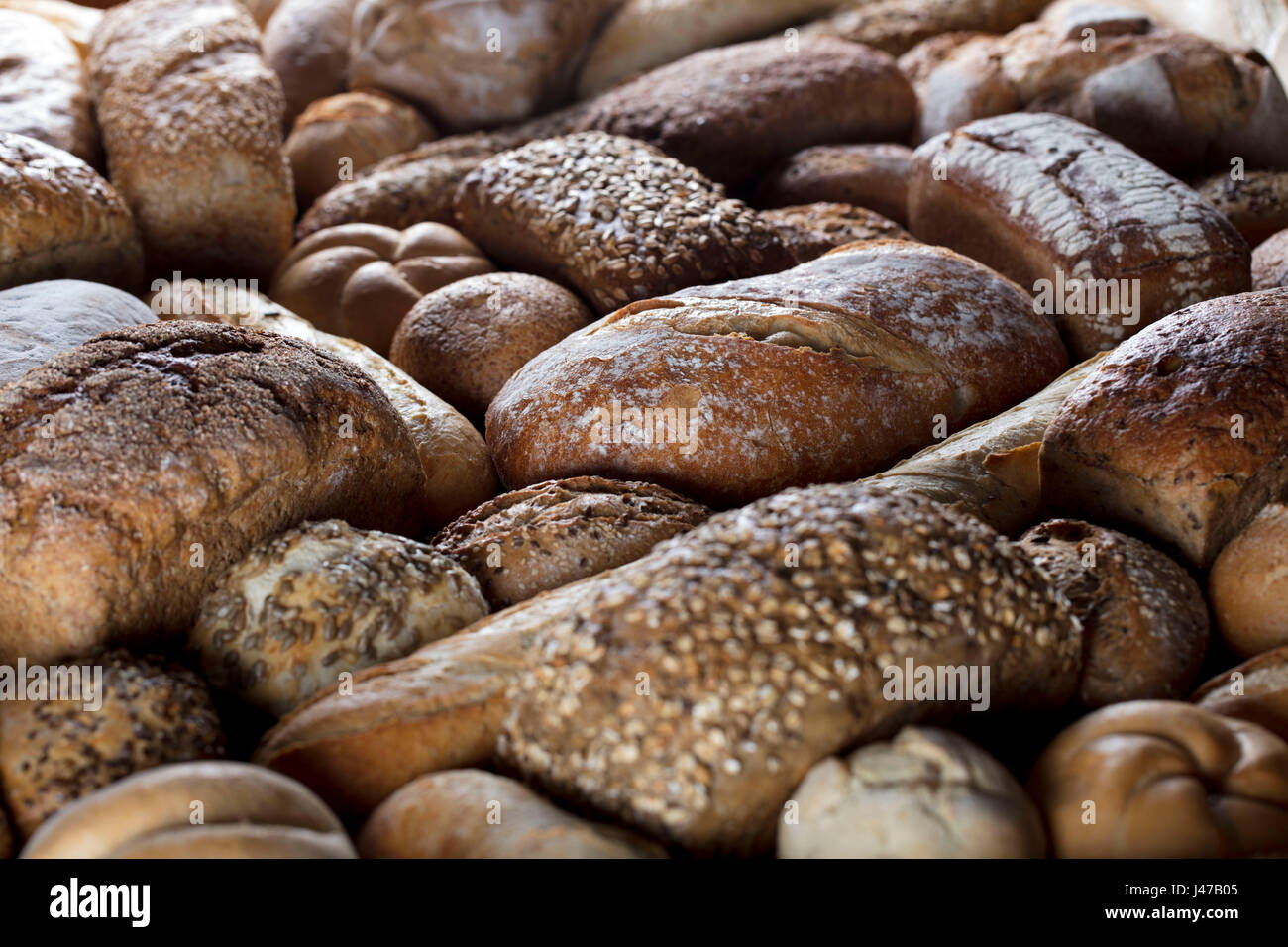 Beni cotti al forno. Pane misto top view studio scatti. Foto Stock