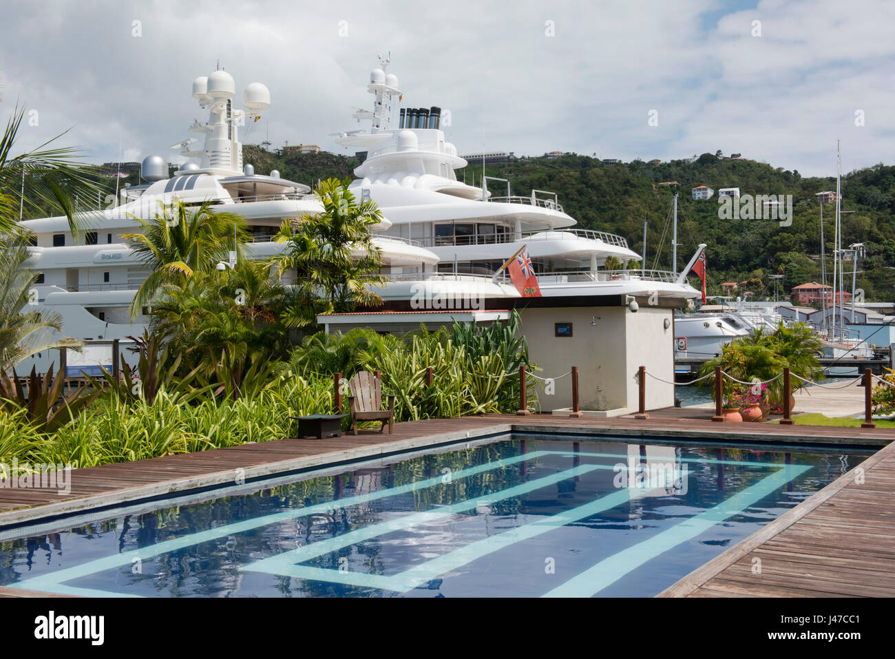 Yachts vicino a una piscina in Port Louis Marina, San Giorgio, Grenada, West Indies, dei Caraibi Foto Stock