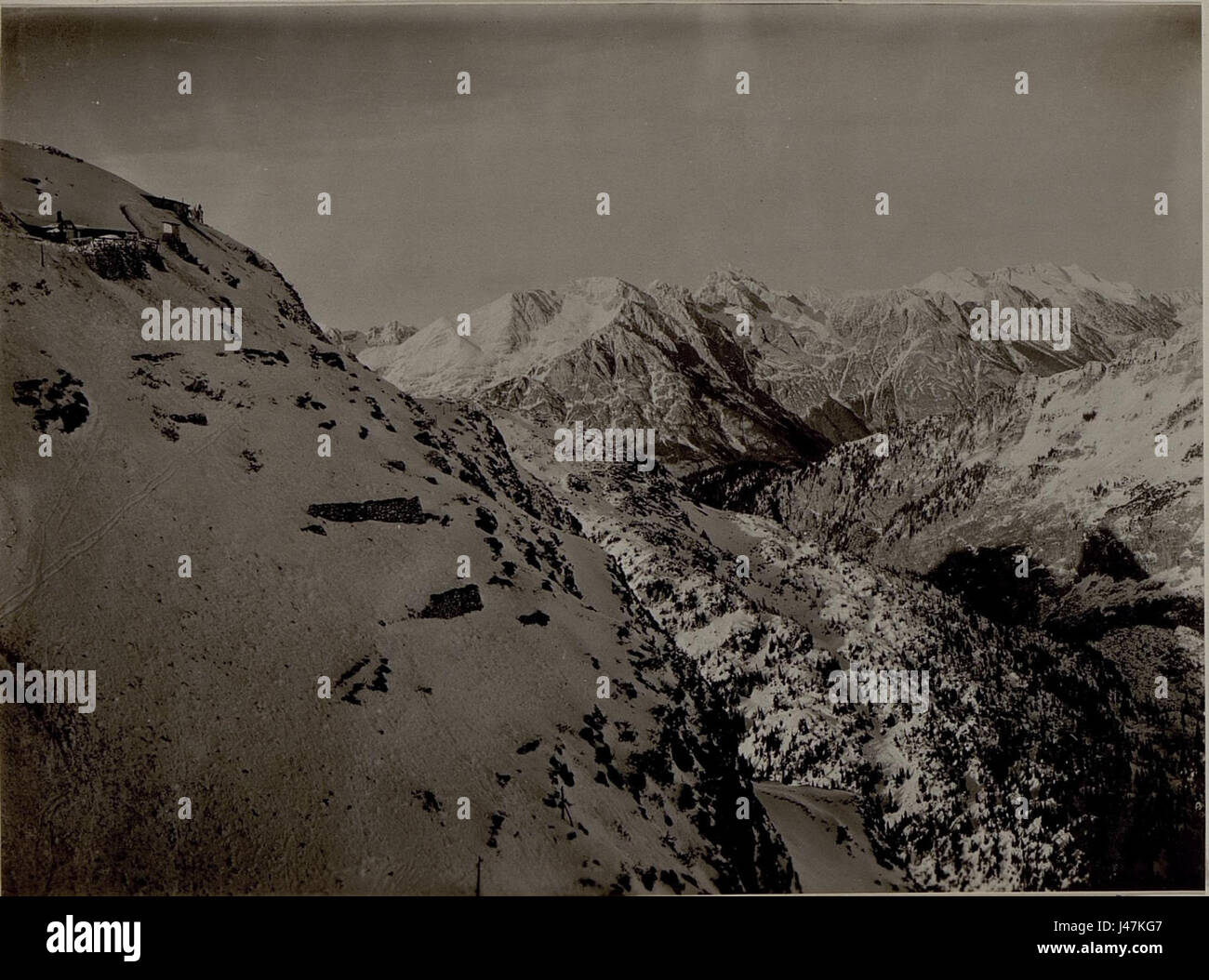 Mojstrovka si riferisce a un luogo associato alla prima guerra mondiale, forse un sito militare o di battaglia. Il riferimento alla "prima guerra mondiale" suggerisce il suo significato durante il conflitto, probabilmente nell'Europa orientale o centrale, dove hanno avuto luogo gli scontri militari. Questo titolo rappresenta aspetti storici della guerra. Foto Stock