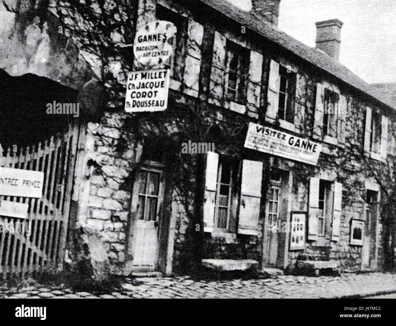 Nicolae Grigorescu, una figura chiave nell'arte rumena, è noto per il suo lavoro in stile Barbizon, particolarmente rappresentato dal suo dipinto della Pensiunea Ganne. Questo lavoro riflette l'influenza dell'impressionismo francese sulla sua visione artistica. Foto Stock