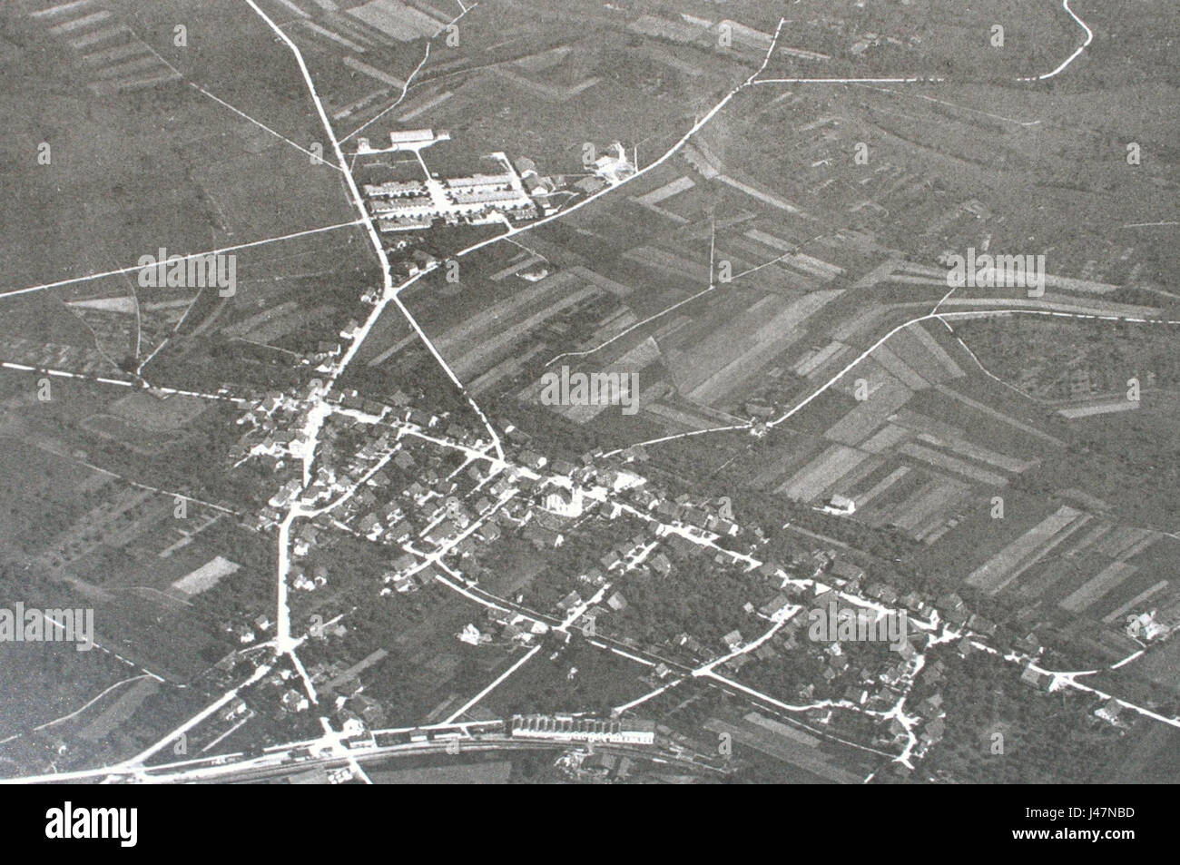 Mittelholzer Kloten è una località importante a Kloten, in Svizzera, principalmente conosciuta per il suo significato storico nell'aviazione svizzera. È associato al pioniere dell'aviazione Walter Mittelholzer e ai suoi contributi al volo precoce. Foto Stock
