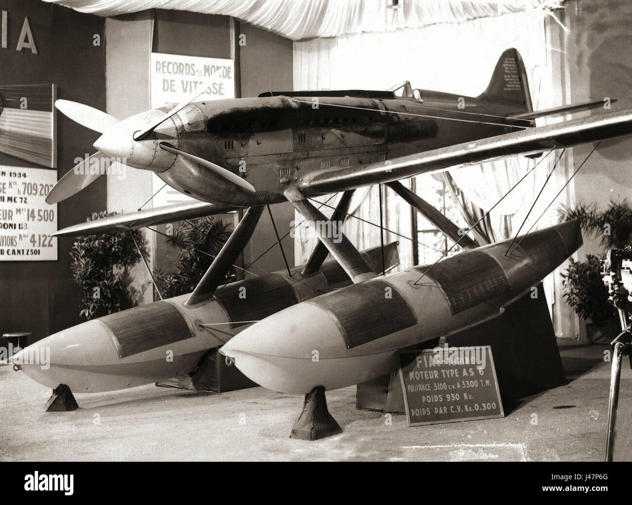 Il Paris Air Show del 1934 è stato un evento significativo nella storia dell'aviazione, che ha mostrato i più recenti progressi nella tecnologia e nel design degli aeromobili durante i primi anni dell'aviazione commerciale. Foto Stock