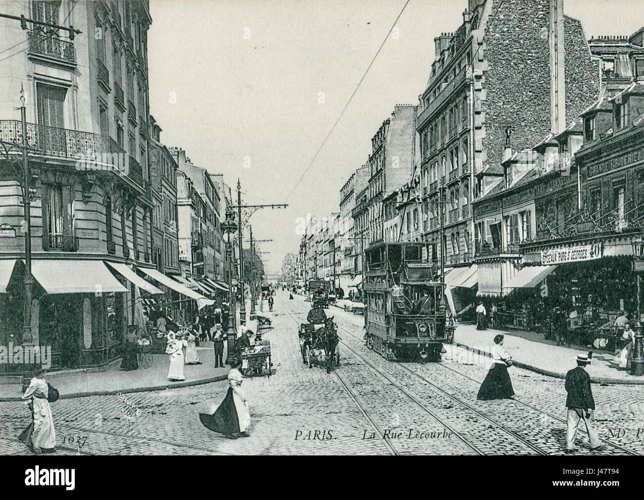 Questa immagine intitolata *ND 1027 PARIS la rue Lecourbe* si riferisce ad una fotografia storica o attuale di Rue Lecourbe, una strada nel 15° arrondissement di Parigi, in Francia. L'area è conosciuta per i suoi edifici residenziali, i negozi e la vicinanza alla Torre Eiffel. Foto Stock