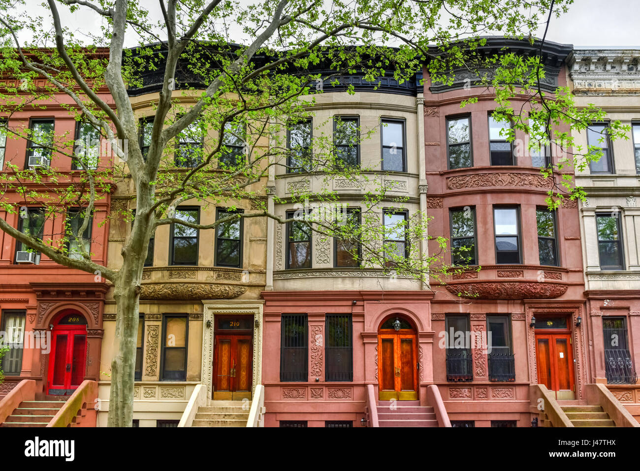 Case di arenaria in Harlem quartiere di New York City. Foto Stock