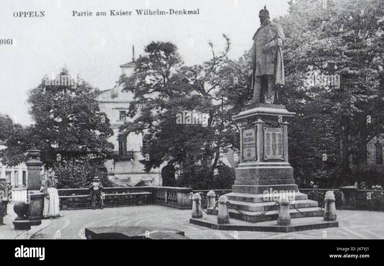 Il Monumento al Kaiser Wilhelm di Oppeln commemora l'imperatore tedesco Guglielmo I. fu eretto per onorare la sua leadership e il ruolo che svolse nell'unificazione tedesca. Foto Stock