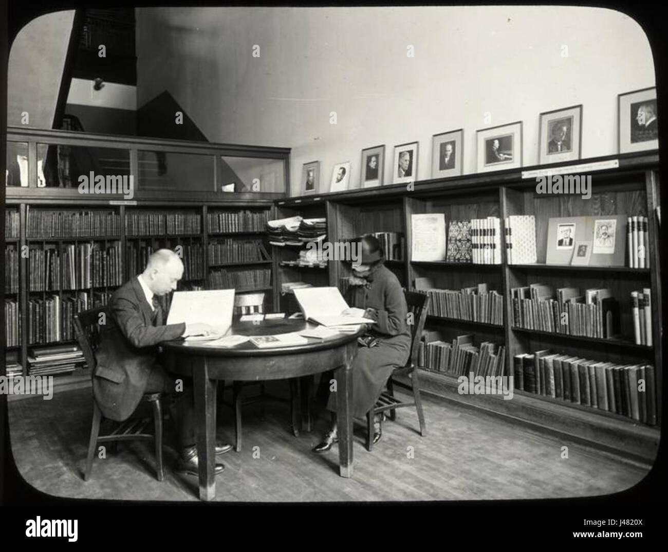 La Music Library della New York Public Library (NYPL) è una vasta collezione di opere musicali, che offre accesso a una vasta gamma di generi, partiture, registrazioni e risorse di storia della musica. Foto Stock