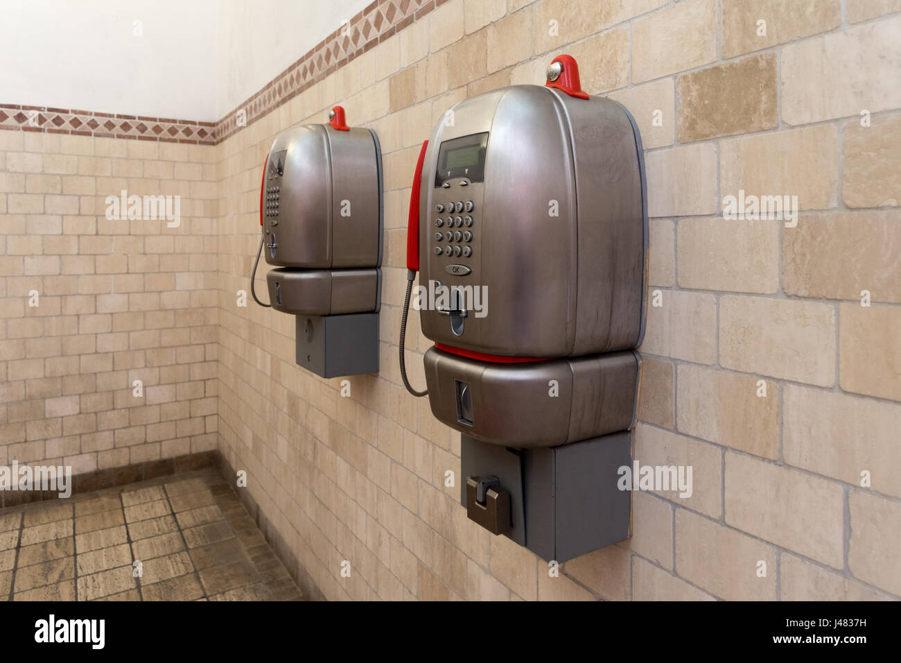 Camera dei gettoni di telefoni a pagamento a Siena, Italia Foto Stock