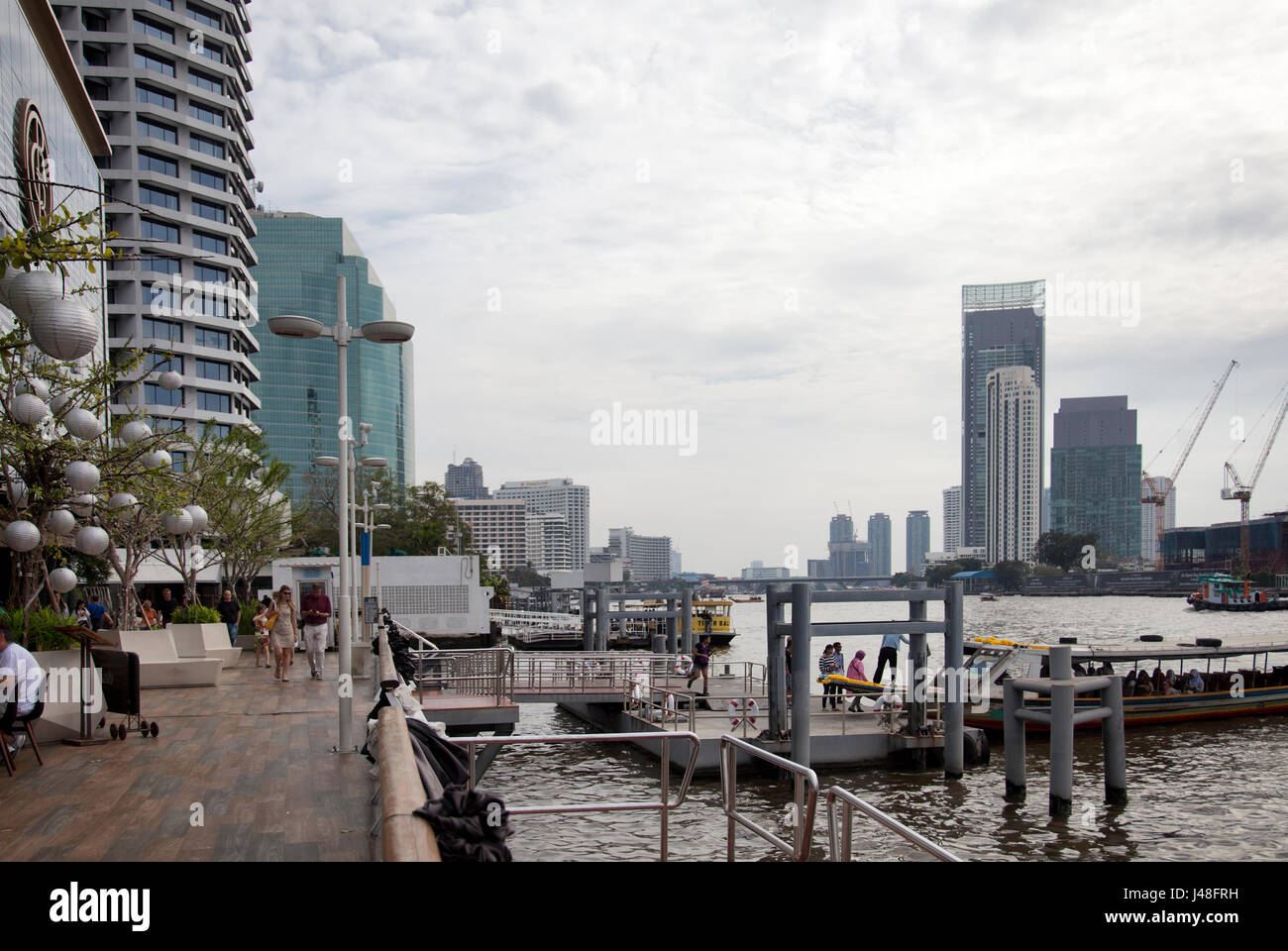 La Città di Fiume Pier 2 e dalla passeggiata lungo il fiume in Bangkok - Tailandia Foto Stock
