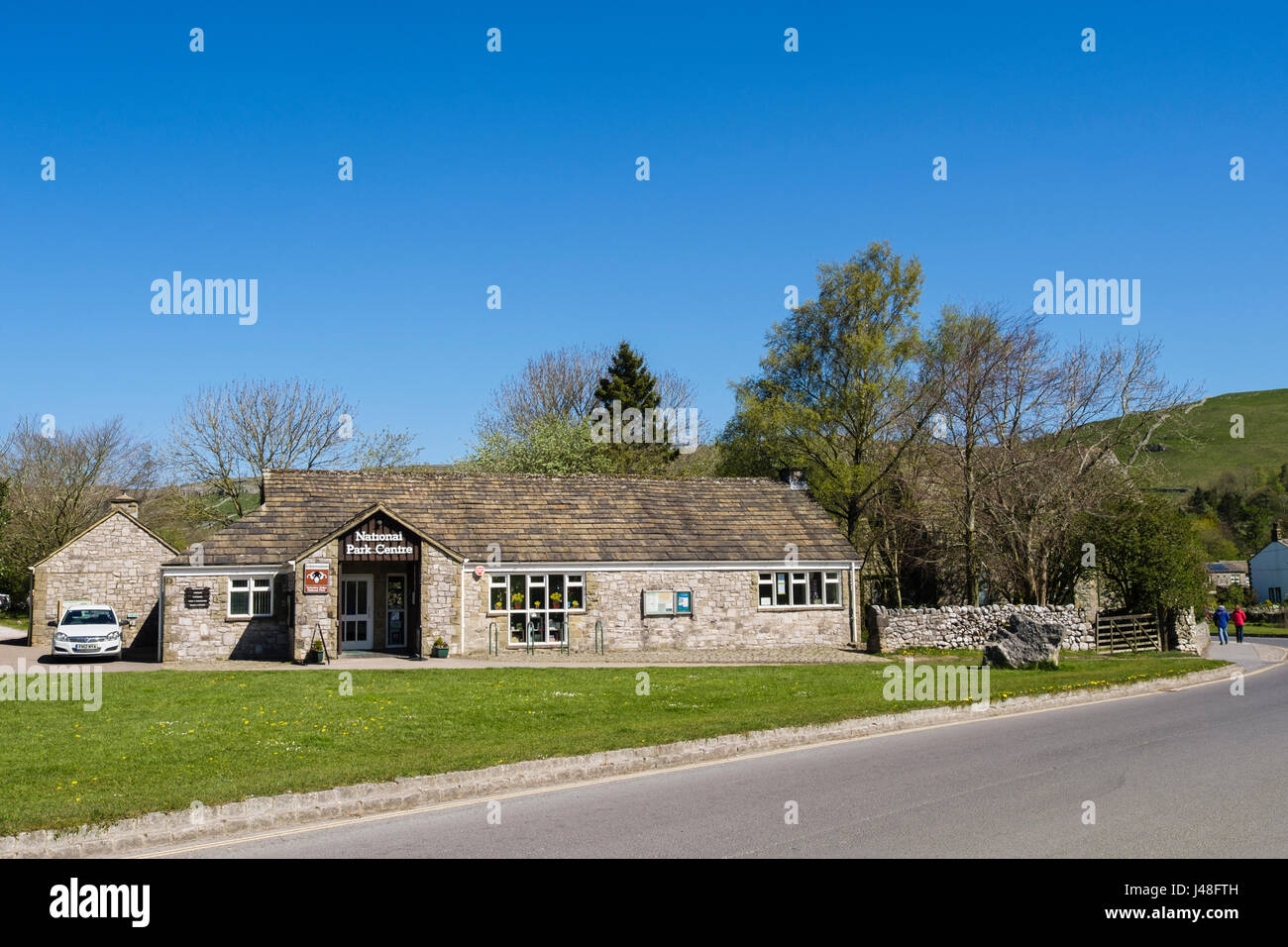 Yorkshire Dales National Park visitor information center building in Malham, North Yorkshire, Inghilterra, Regno Unito, Gran Bretagna Foto Stock