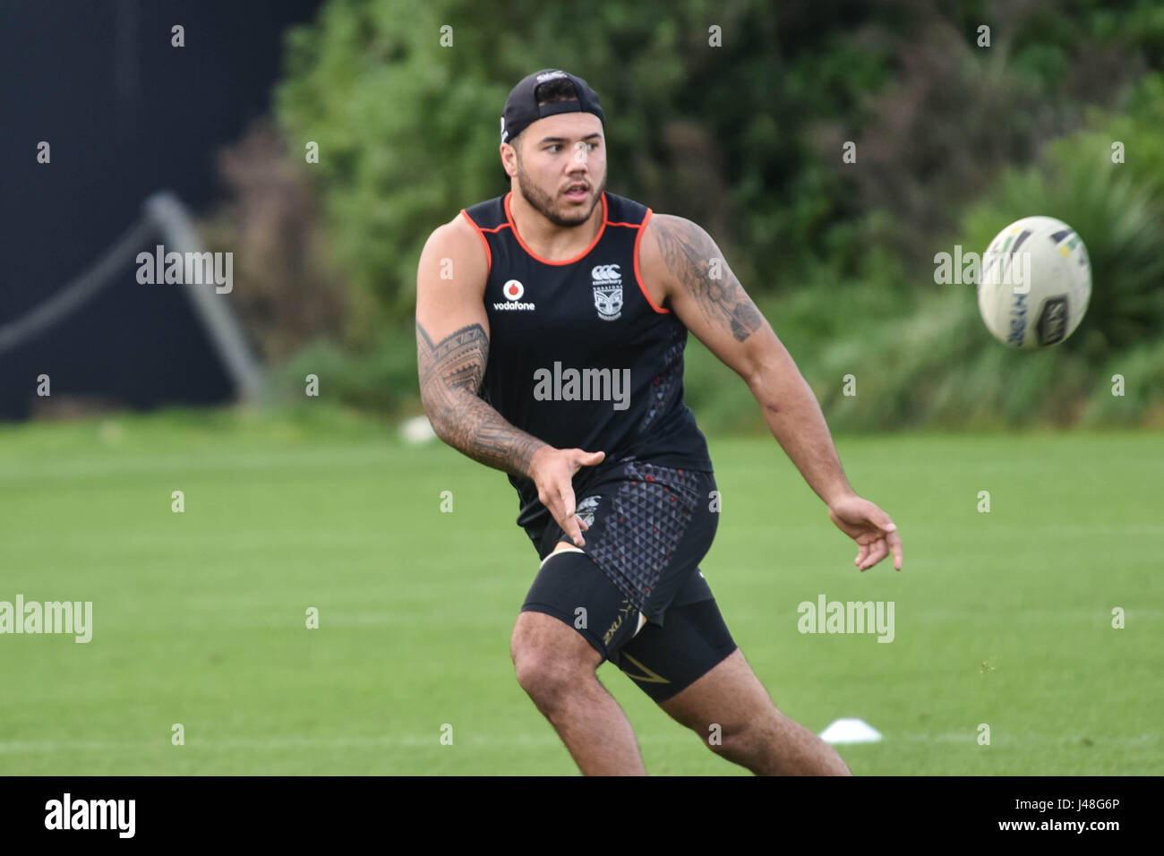 Auckland, Nuova Zelanda. Il 10 maggio, 2017. Jazz Tevaga di guerrieri è in azione durante una Nuova Zelanda Warriors NRL sessione di formazione a Mt Smart Stadium il 10 maggio 2017 ad Auckland, in Nuova Zelanda. Credito: PACIFIC PRESS/Alamy Live News Foto Stock