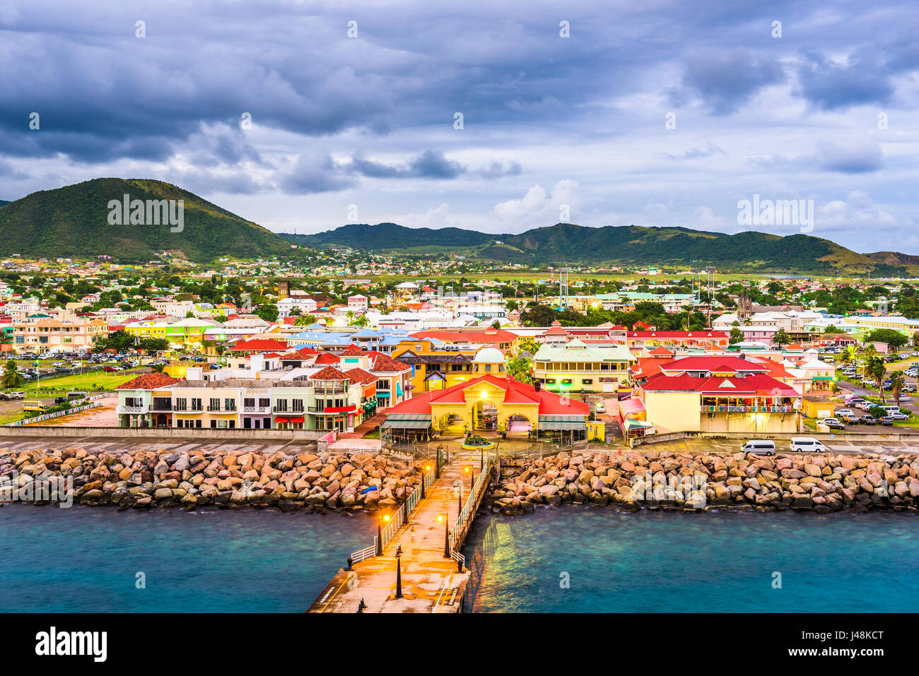 Basseterre, Saint Kitts e Nevis skyline della città presso il porto. Foto Stock