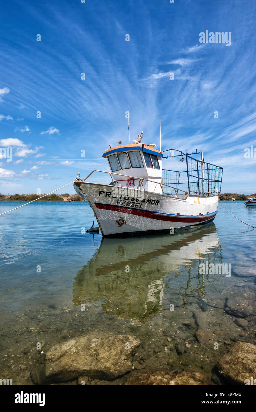 Barca da pesca ormeggiate a Fuseta in Algarve, PORTOGALLO Foto Stock