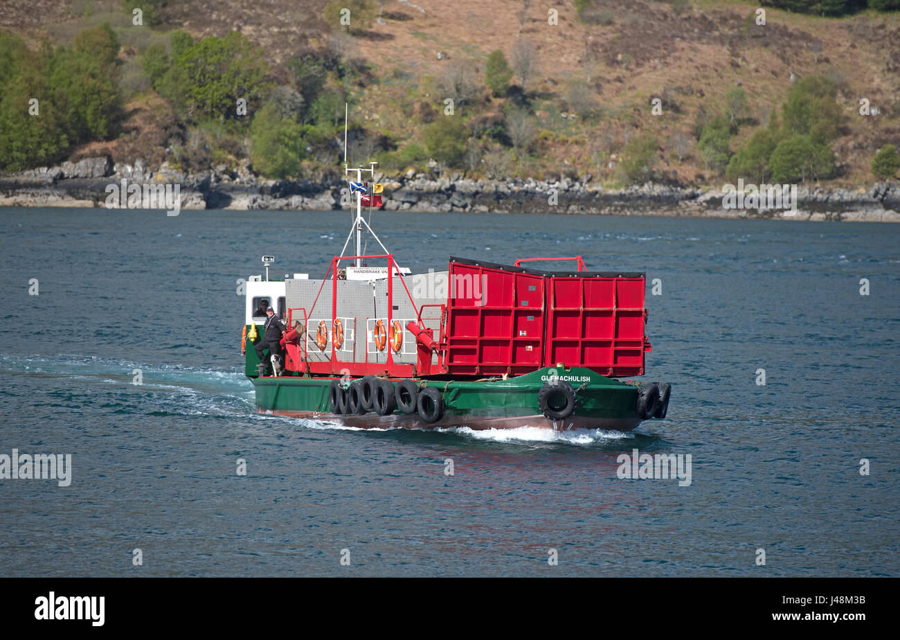 I mondi ultimo lavoro giradischi auto ferry operante tra Glenelg Kylerea e sull'Isola di Skye in occidente delle Highlands Scozzesi. Foto Stock