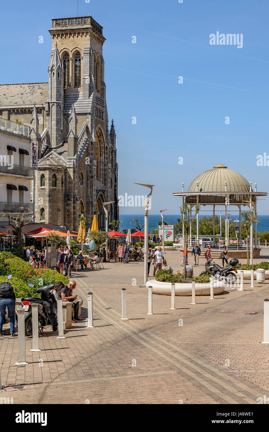 Place de Sainte Eugenie Chiesa, Biarritz. Aquitaine, paesi baschi, in Francia, in Europa. Foto Stock