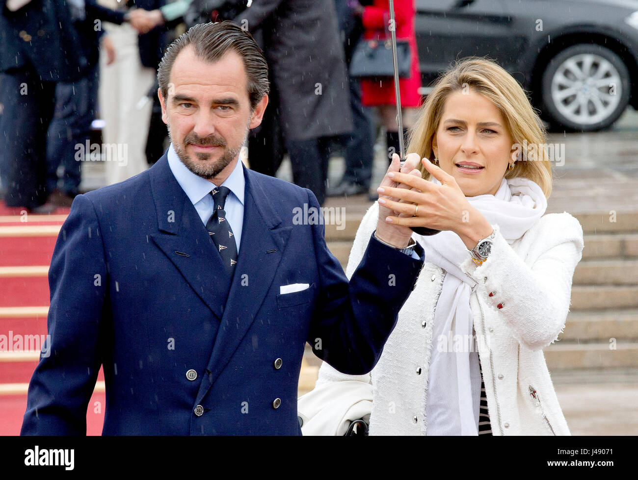 Oslo, Norvegia. Il 10 maggio, 2017. Il principe Nikolaos e la principessa Tatiana di Grecia arrivano al dock Honnørbrygga a Oslo, il 10 maggio 2017, per un pranzo presso il Royal Yacht Norge in occasione della celebrazione del re Harald e la regina Sonja'ottantesimo compleanno foto : Albert Nieboer/Paesi Bassi OUT/point de vue fuori - nessun filo SERVICE - foto: Albert Nieboer/RoyalPress/dpa/Alamy Live News Foto Stock