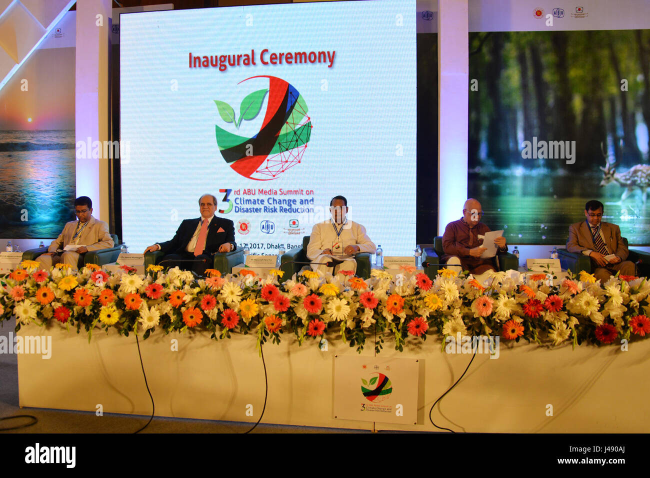 Dacca. Il 10 maggio, 2017. Foto scattata il 10 Maggio 2017 mostra la scena del terzo Asia-pacifico Broadcasting Union (ABU) Media Vertice di Dacca, capitale del Bangladesh. Il terzo ABU Media Vertice sui cambiamenti climatici e la riduzione dei rischi di catastrofe (DRR) iniziato qui il mercoledì. Credito: Salim Reza/Xinhua/Alamy Live News Foto Stock