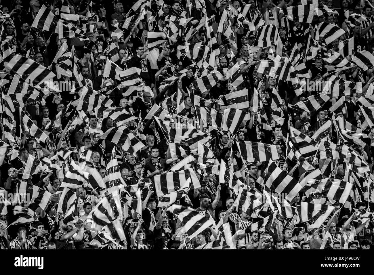 Torino, Italia. 9 maggio 2017. La Juventus tifosi di calcio/calcetto : UEFA Champions League semifinali seconda gamba match tra Juventus 2-1 come Monaco a Juventus Stadium di Torino, Italia . Credito: Maurizio Borsari/AFLO/Alamy Live News Foto Stock