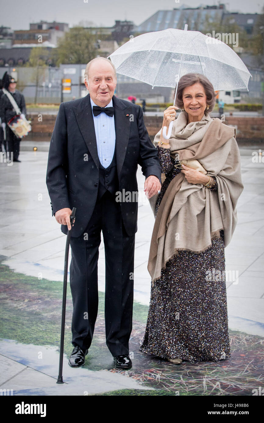 Il re Juan Carlos e la regina Sofia di Spagna frequentare l'ottantesimo compleanno banchetto di re Harald e la regina Sonja di Norvegia alla Opera House di Oslo, Norvegia, 10 maggio 2017. Foto: Patrick van Katwijk Paesi Bassi / point de vue fuori - nessun filo SERVICE - foto: Patrick van Katwijk/Olandese Photo Press/dpa Foto Stock