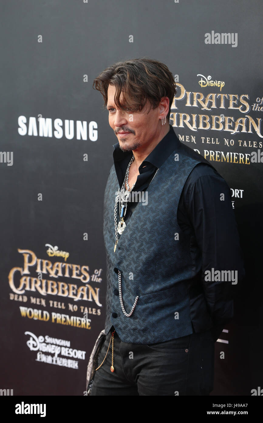 Shanghai, Cina. 11 Maggio, 2017. Star Johnny Depp partecipa al Global premiere del film di Hollywood "Pirati dei Caraibi: Dead Men Tell No Tales", in Cina a Shanghai, 11 maggio 2017. Credito: Ding Ting/Xinhua/Alamy Live News Foto Stock