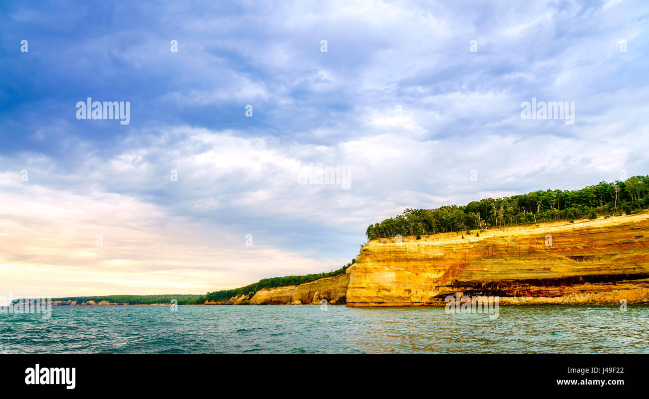 Lago Superiore costa al Pictured Rocks National Lakeshore sulla Penisola Superiore, Michigan Foto Stock
