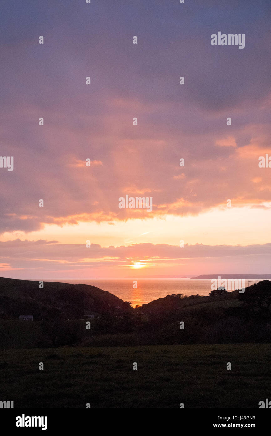 Il tramonto del South Devon Costa, Speranza Cove, Kingsbridge, Devon, Inghilterra, Regno Unito. Foto Stock