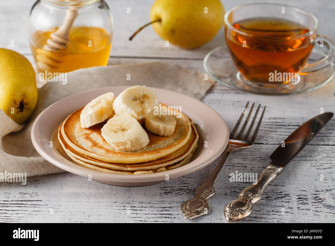 Banana anacardi pancake con banane. messa a fuoco selettiva Foto Stock