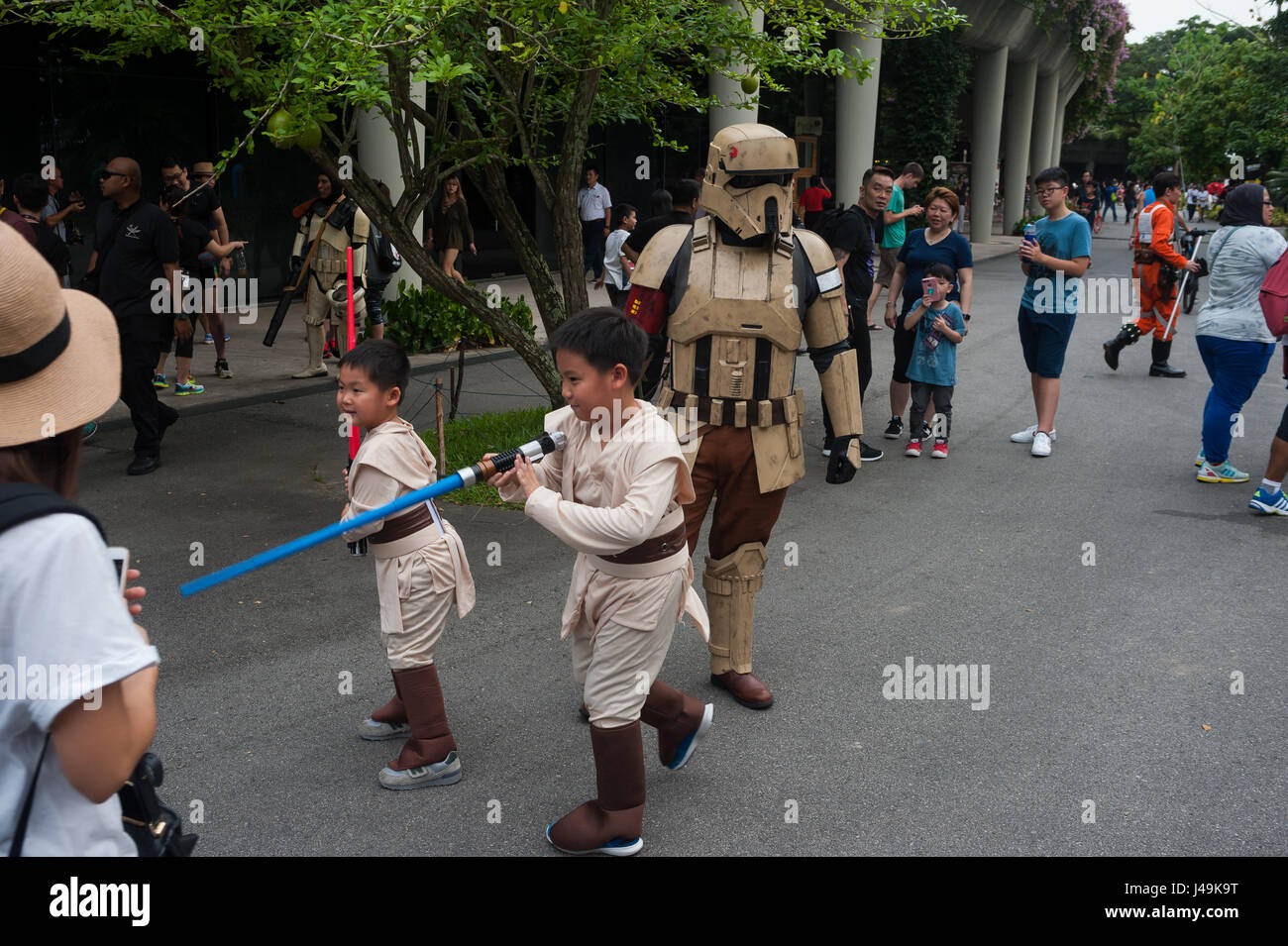 06.05.2017, Singapore, Repubblica di Singapore, in Asia - i fan di Star Wars vestiti con i loro costumi raccogliere durante l'annuale Star Wars evento. Foto Stock
