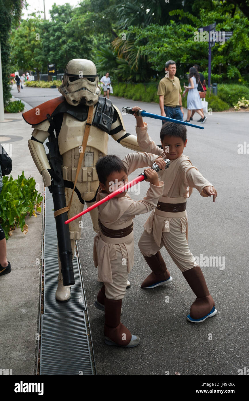 06.05.2017, Singapore, Repubblica di Singapore, in Asia - i fan di Star Wars vestiti con i loro costumi raccogliere durante l'annuale Star Wars evento. Foto Stock