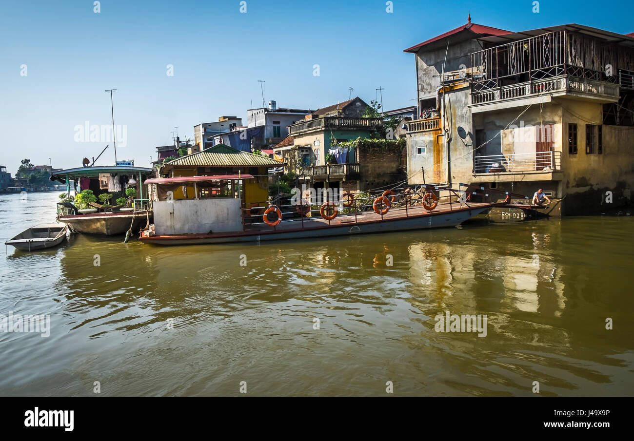 VAN HA, VIETNAM - CIRCA NEL SETTEMBRE 2014: Lang Gom Tho ha villaggio. Il villaggio appartiene alla Van Ha comune è situato a 50km da Hanoi nel Nort Foto Stock