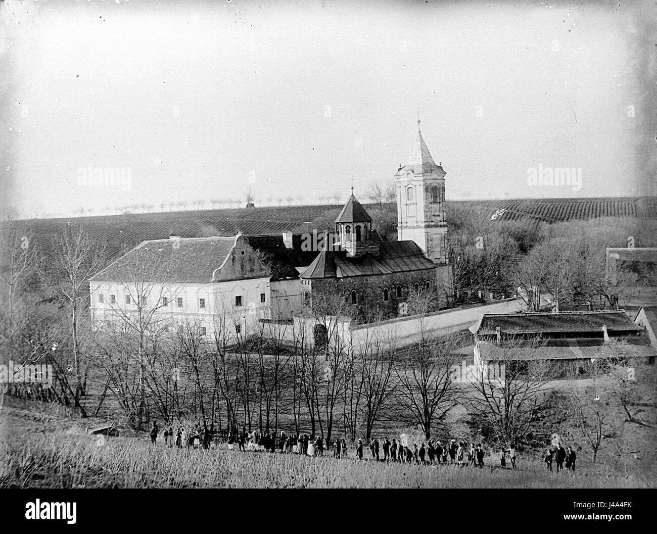Il Monastero di Privina Glava, costruito nel 1885, è un importante sito religioso e storico. Situato in Serbia, ha un significato culturale ed è un esempio di architettura e storia serba ortodossa. Foto Stock