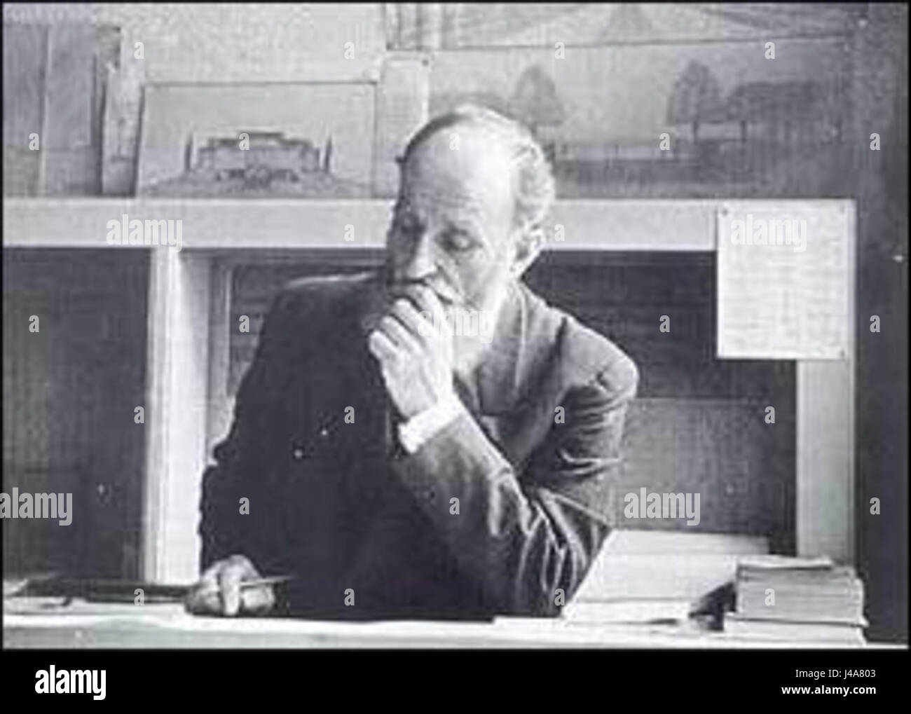 PKramer è un artista emergente noto per il suo lavoro innovativo che unisce l'arte digitale ai media tradizionali, esplorando temi moderni e narrazione visiva. Foto Stock