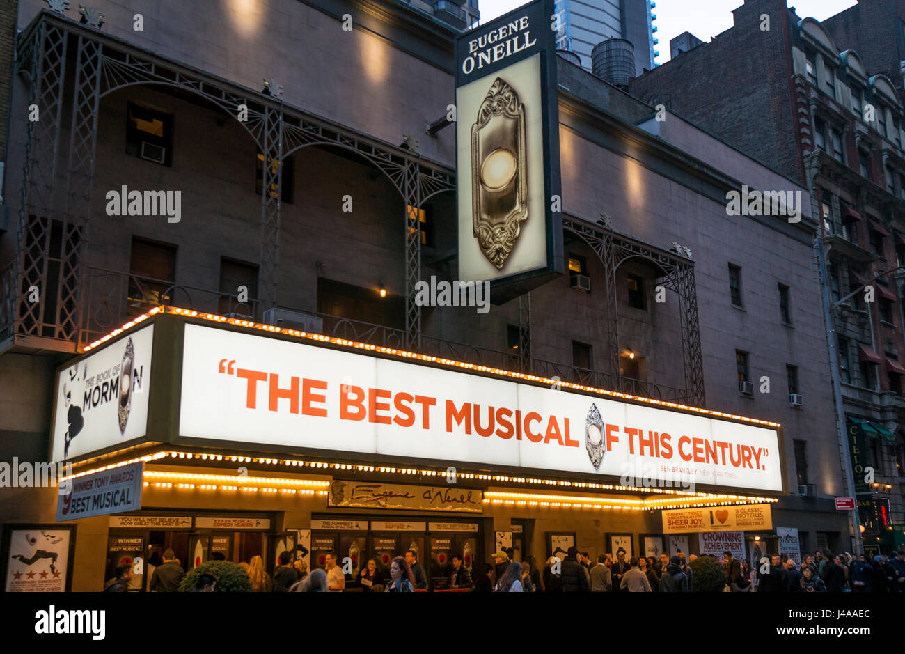 Lo spettacolo sta per iniziare: il Libro di Mormon, una hit musical a Eugene O'Neill Theatre di New York City Foto Stock