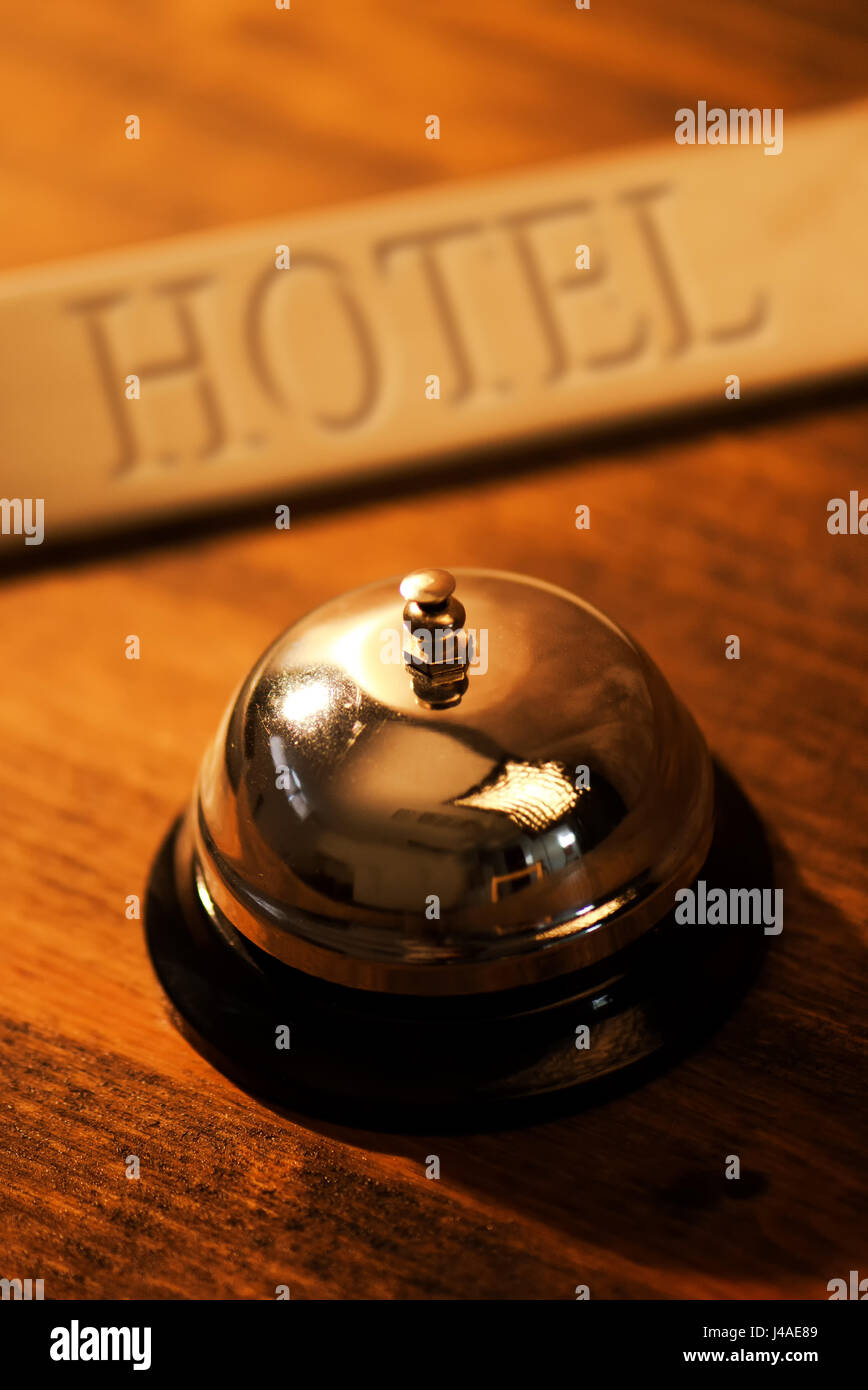 Servizio Vintage campana al vecchio hotel reception, calda retrò immagine dai toni Foto Stock