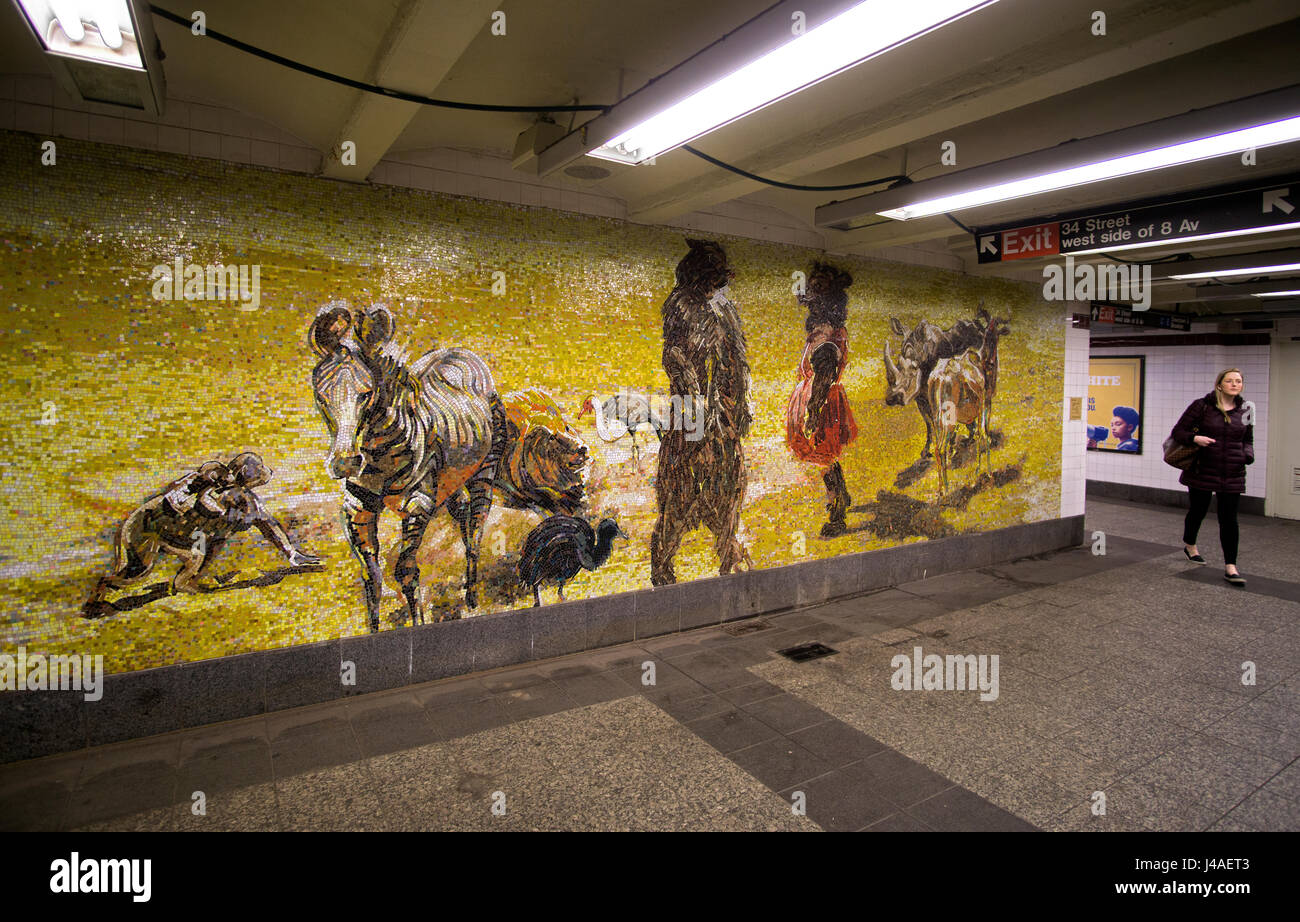 Arte del Mosaico murale sul mezzanino al 34th Street Subway Station a Manhattan, New York City Foto Stock
