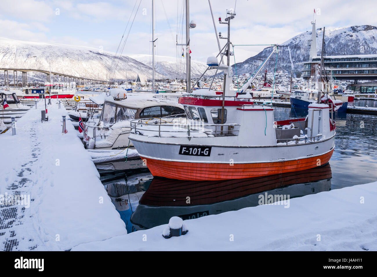 Barca da pesca nel porto di Tromsø, Troms og Finnmark County, Norvegia. Foto Stock