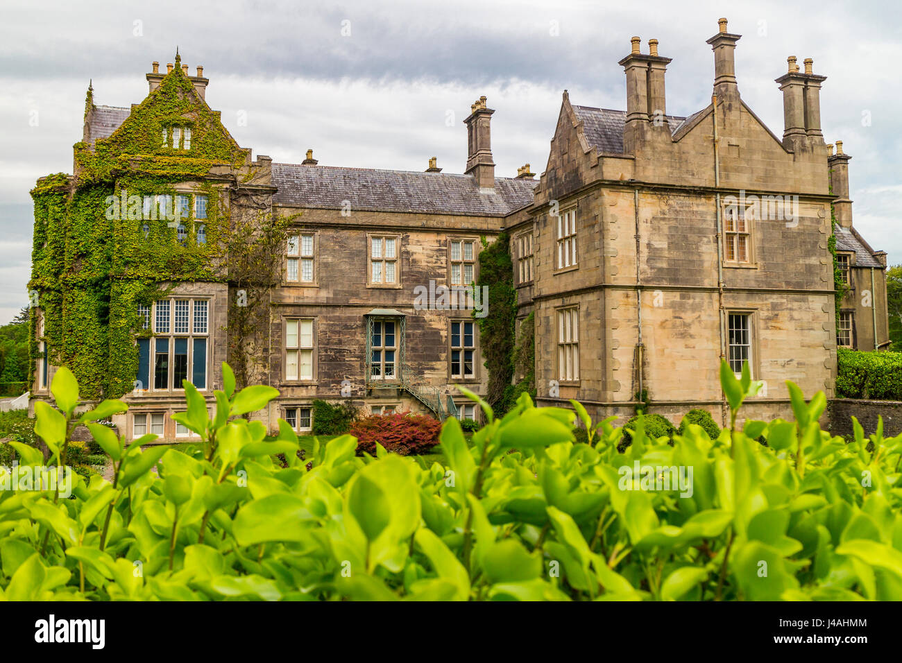 Muckross House, in Bourn Vincent Memorial Park/Parco Nazionale di Killarney, Killarney, County Kerry, Irlanda Foto Stock