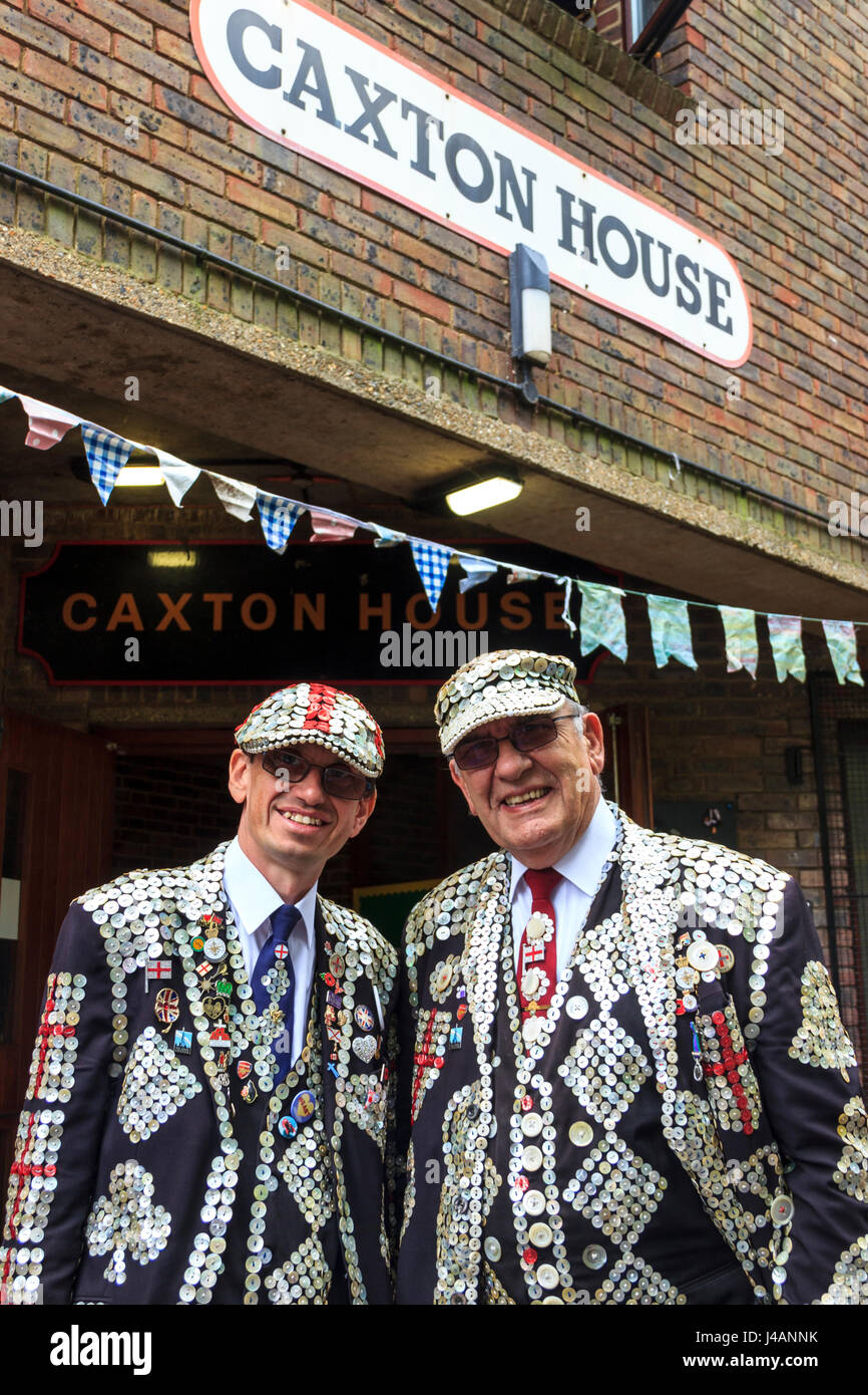 John e Darren Walters, padre e figlio Re di perla e principe di Finsbury, la raccolta di fondi per la corsa Associazione a Caxton House, a nord di Londra, Regno Unito Foto Stock