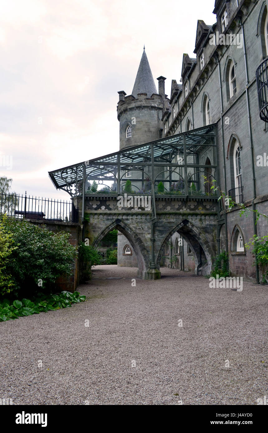 Ponte sul fossato asciutto a Inveraray Castle. Foto Stock