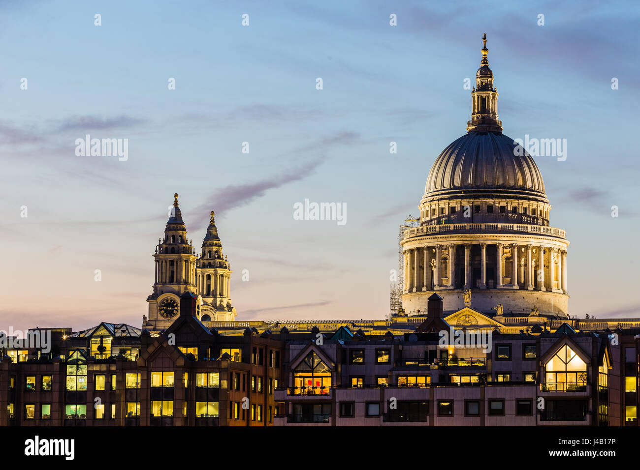 La Cattedrale di Saint Paul in Twilight, Londra Foto Stock