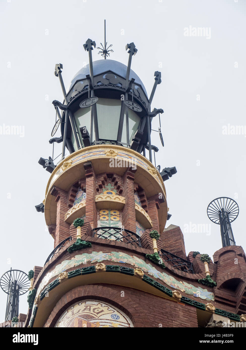 Una torretta ornamentali in vetta al Palau de la Música Catalana, Barcelona, Spagna. Foto Stock