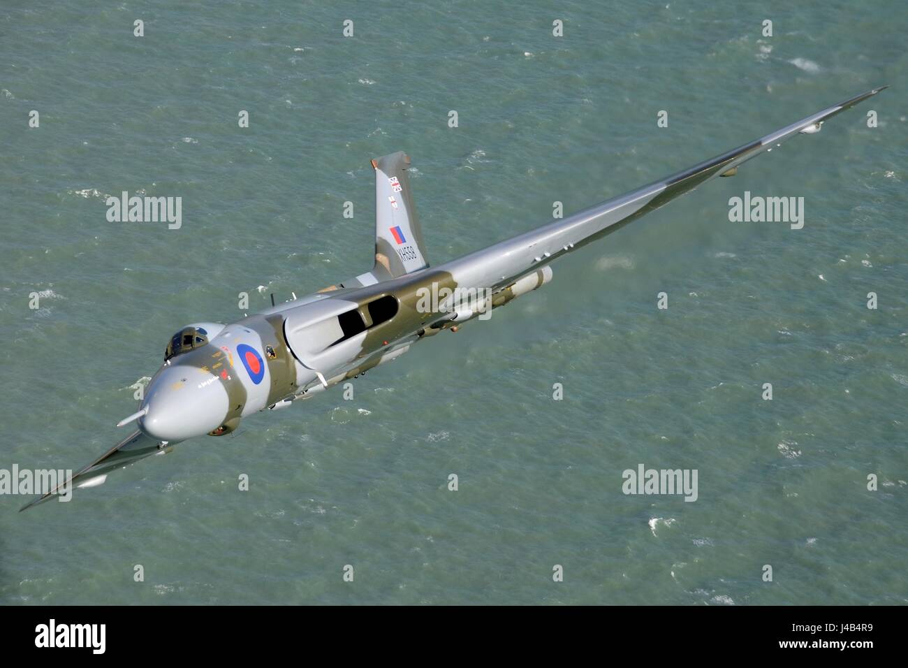 Vulcan b2 xh558 banking oltre il canale in lingua inglese Foto Stock