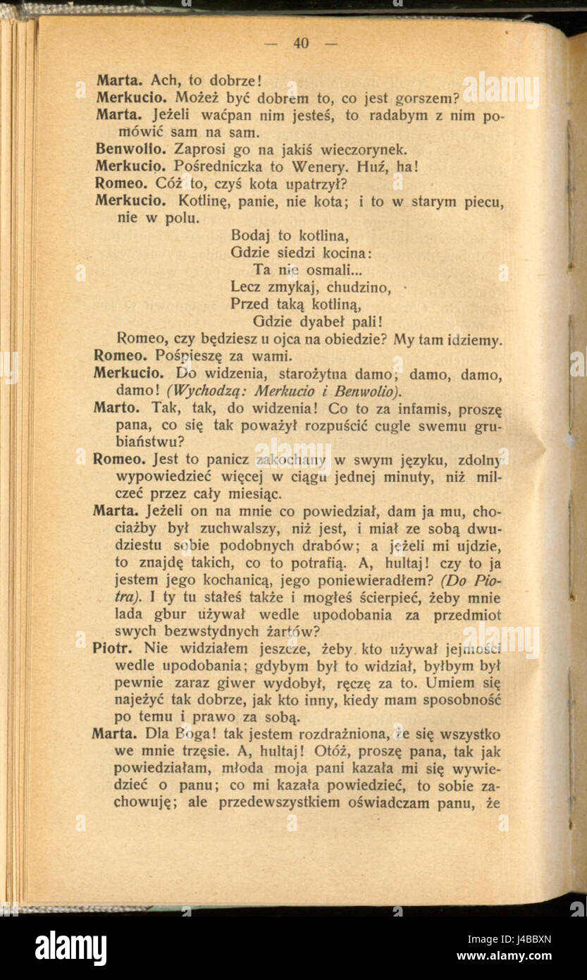 "Romeo e Giulietta" di William Shakespeare è una tragedia senza tempo su due giovani amanti di famiglie in lotta. Ambientata a Verona, la loro storia d'amore condannata esplora temi del destino, del conflitto familiare e delle conseguenze dell'odio, portando alla loro tragica morte. Foto Stock
