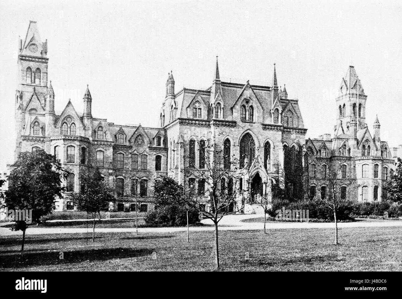 Il PSM V49 D464 presenta un'immagine della College Hall presso l'Università della Pennsylvania, un edificio iconico che riflette lo stile architettonico e la storia educativa dell'istituzione. È un simbolo dell'istruzione superiore negli Stati Uniti. Foto Stock