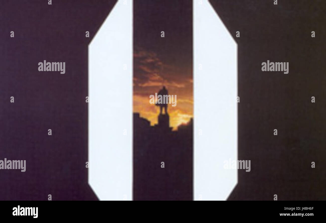 Pered Rasvetom si riferisce alla frase russa che significa "prima dell'alba", spesso usata per descrivere una scena o un momento appena prima della pausa della giornata, simboleggiando la transizione e il cambiamento. È un termine poetico comunemente usato in letteratura e arti per evocare immagini di paesaggi e stati d'animo di prima mattina. Foto Stock