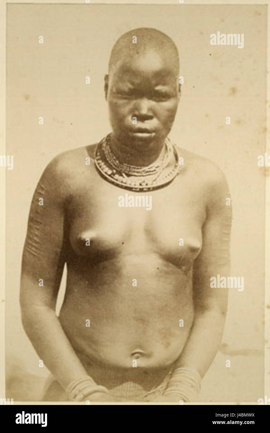 Questo si riferisce probabilmente a un ritratto o a un'opera d'arte intitolata "Bari Girl II" di Richard Buchta, raffigurante una ragazza del gruppo etnico barese, che riflette l'interesse del artistâ per la ritrattistica e la diversità etnica. Foto Stock