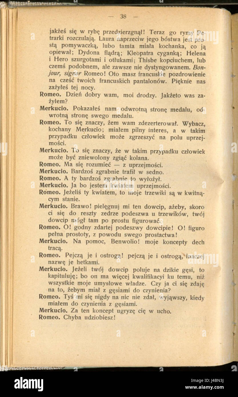 "Romeo e Giulietta" è una famosa tragedia di William Shakespeare, che raffigura la tragica storia d'amore di due giovani amanti provenienti da famiglie feudali di Verona. Il dramma esplora temi di amore, destino, conflitto familiare e morte, diventando una delle opere più rappresentate e conosciute della letteratura occidentale. Foto Stock