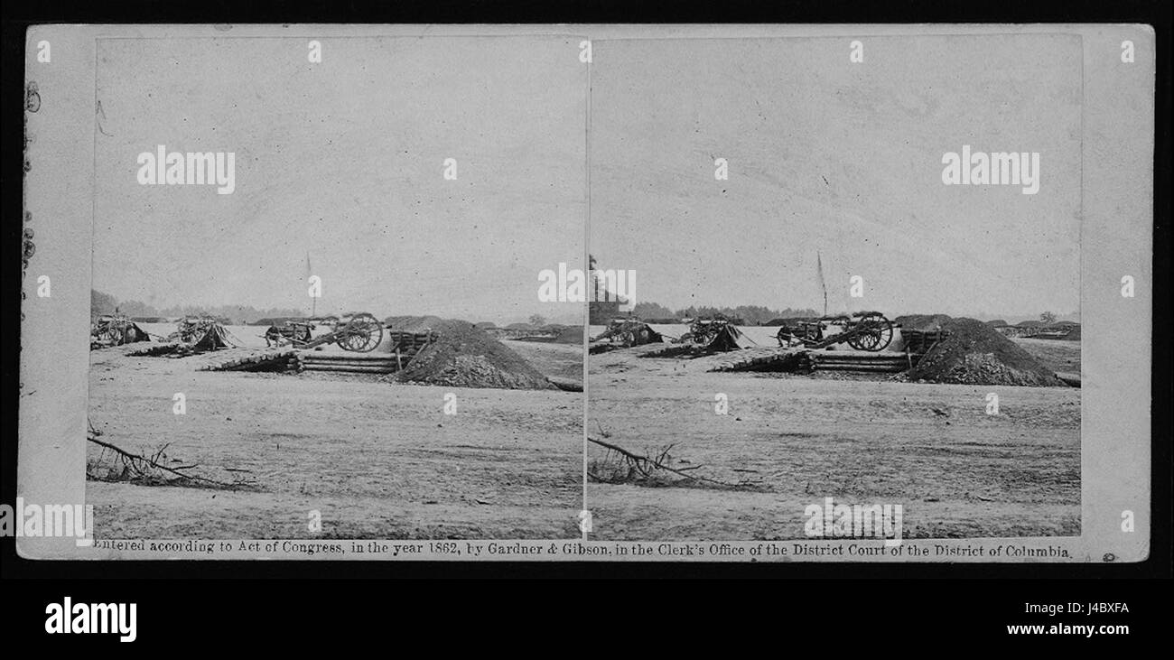 Il "Redoubt Shield Soldier" raffigura una scena della battaglia di Fair Oaks (nota anche come battaglia dei sette pini) durante la guerra di secessione americana. L'opera d'arte illustra un soldato che si nasconde dietro a una ridotta, un tipo di fortificazione, mettendo in evidenza l'intenso combattimento e le tattiche militari strategiche impiegate durante la battaglia. Foto Stock